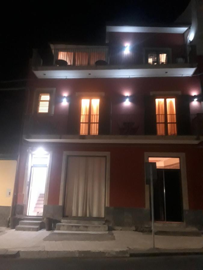 Bed & Breakfast Dietro Le Mura Aci Castello Eksteriør bilde