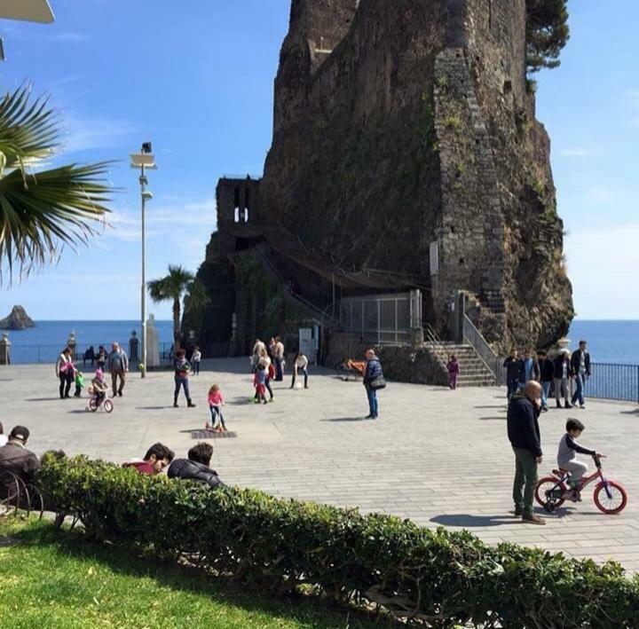 Bed & Breakfast Dietro Le Mura Aci Castello Eksteriør bilde