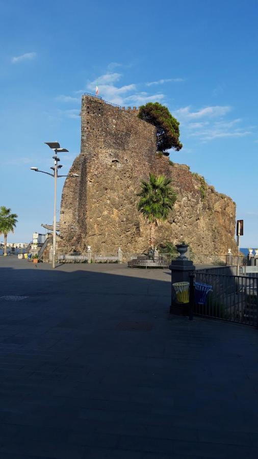 Bed & Breakfast Dietro Le Mura Aci Castello Eksteriør bilde