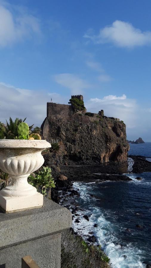 Bed & Breakfast Dietro Le Mura Aci Castello Eksteriør bilde